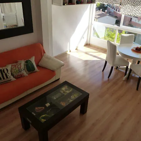 Sunny Sea View Apartment! 아파트 *