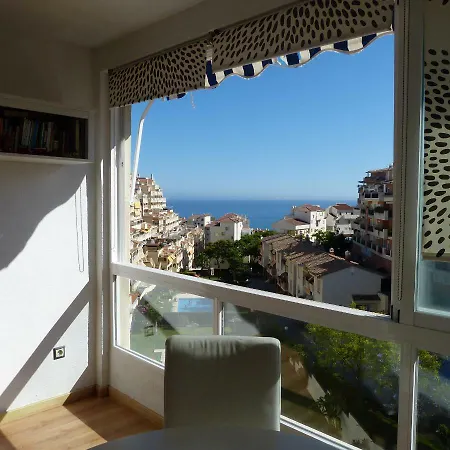 Sunny Sea View Apartment! 아파트