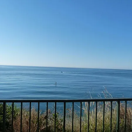 Sunny Sea View Apartment! 아파트 *